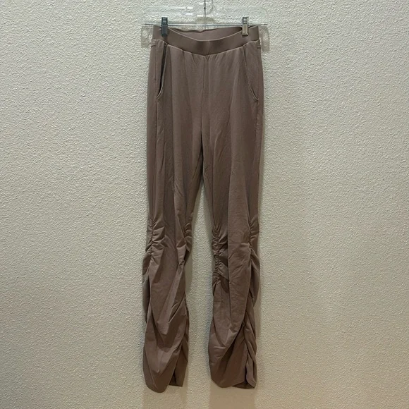 Alo Yoga Ruched Soft Sculpt Pant Taupe - Picture 5 of 14